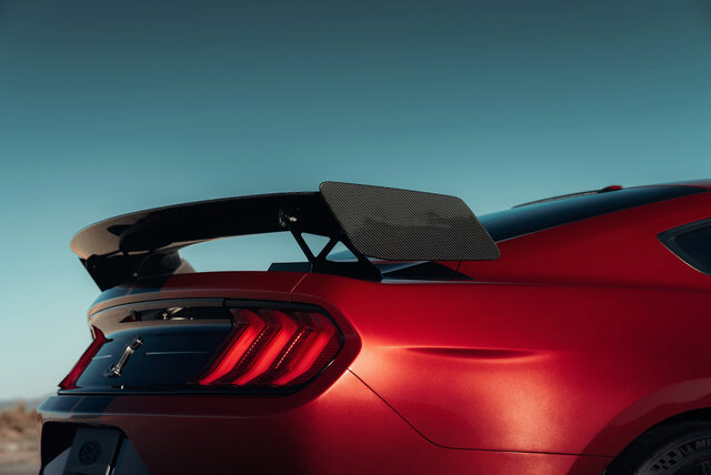 2020 Ford Mustang Shelby GT500 – Rear Wing Close-Up [red]