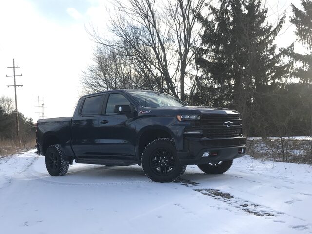 2019 Chevrolet Silverado LT Trail Boss, Front Three-Quarter View in Snow