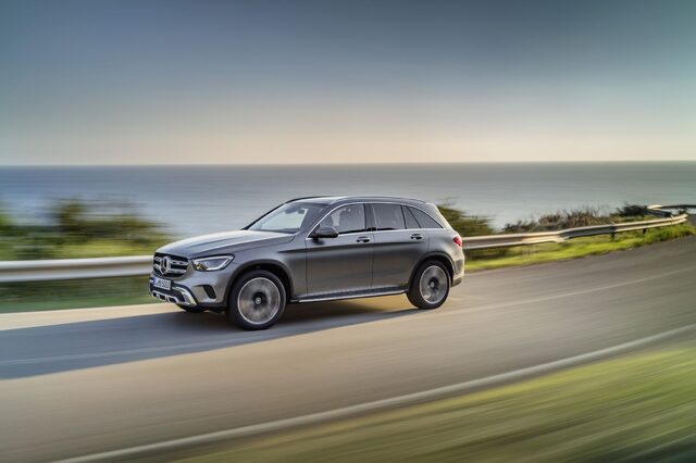 2020 Mercedes-Benz GLC 003.jpg