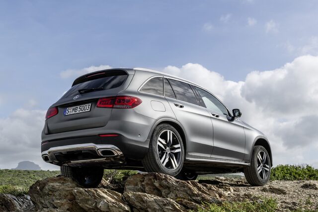 2020 Mercedes-Benz GLC 008.jpg