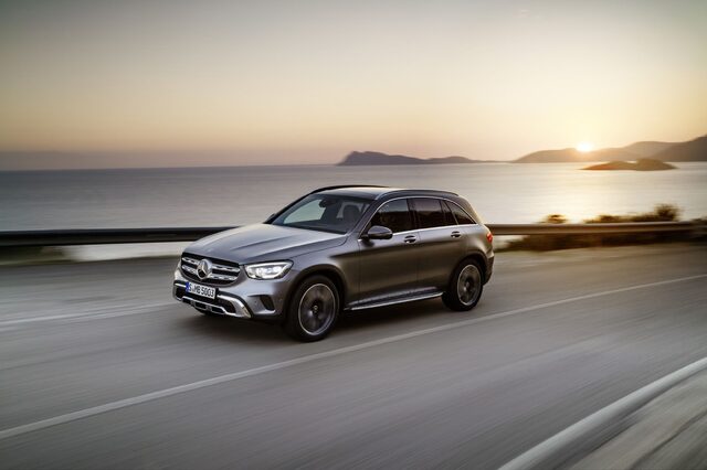 2020 Mercedes-Benz GLC 023.jpg