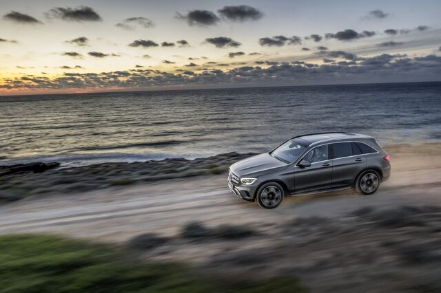 2020 Mercedes-Benz GLC 021.jpg