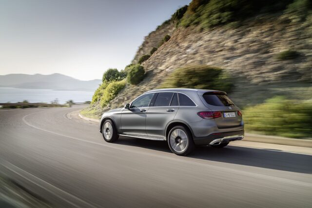 2020 Mercedes-Benz GLC 002.jpg