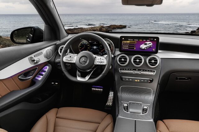 2020 Mercedes-Benz GLC 006.jpg
