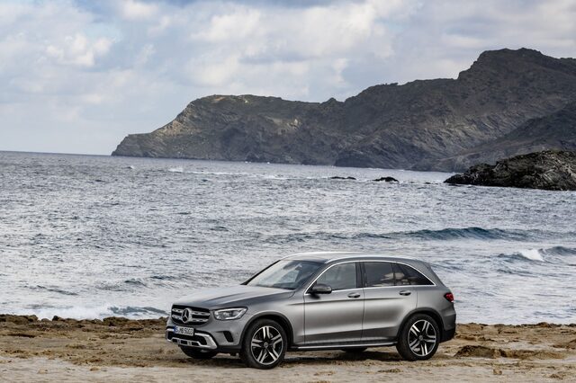 2020 Mercedes-Benz GLC 013.jpg