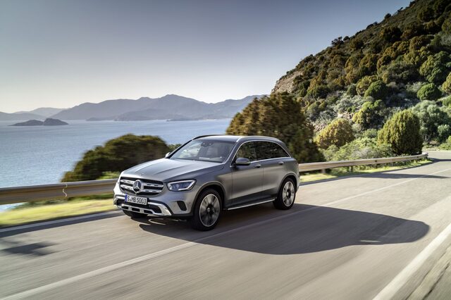 2020 Mercedes-Benz GLC 001.jpg