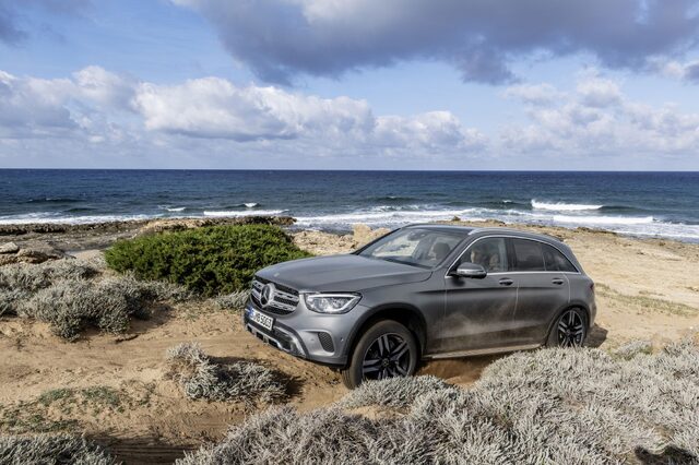 2020 Mercedes-Benz GLC 015.jpg