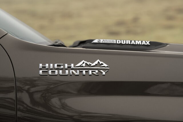 2020-Chevrolet-Silverado-2500HD-HighCountry-028.jpg