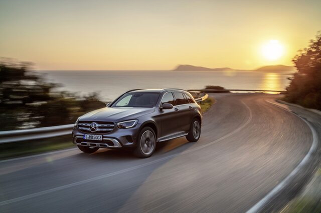 2020 Mercedes-Benz GLC 004.jpg