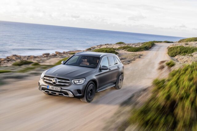 2020 Mercedes-Benz GLC 018.jpg