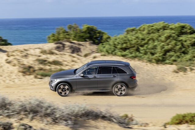 2020 Mercedes-Benz GLC 007.jpg