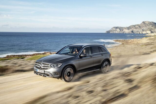 2020 Mercedes-Benz GLC 017.jpg