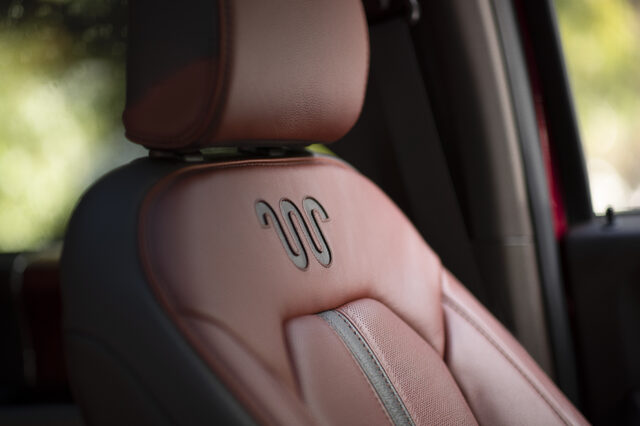 2020 Ford F-Series Super Duty King Ranch, seat headrest with brand logo