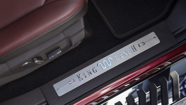 2020 Ford F-Series Super Duty King Ranch, illuminated door sill plate