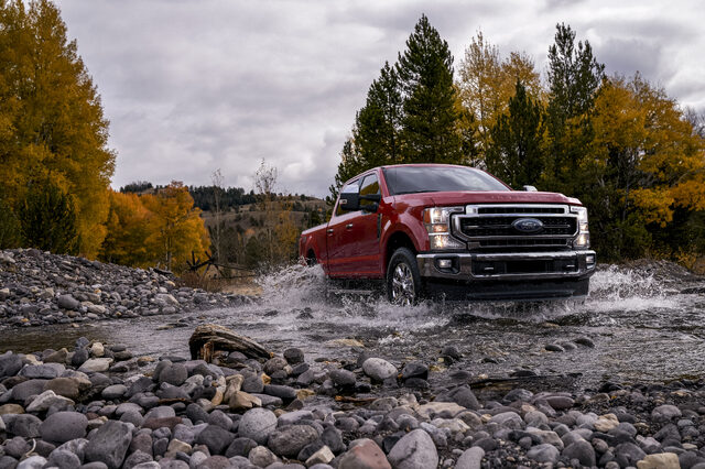 2020 Ford F-Series Super Duty, fording a rocky stream