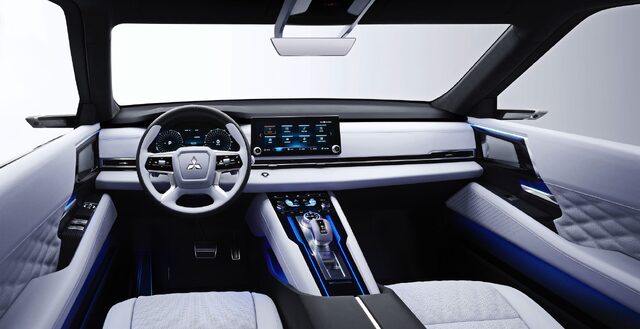 MITSUBISHI ENGELBERG TOURER Int02.jpg