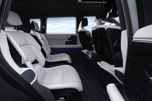 MITSUBISHI ENGELBERG TOURER_Int07.jpg