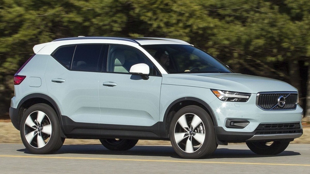 CR-Cars-InlineHero-2019-Volvo-XC40-driving-3-18.jpg
