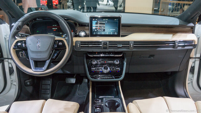 2020 Lincoln Corsair Reserve [dashboard interior]