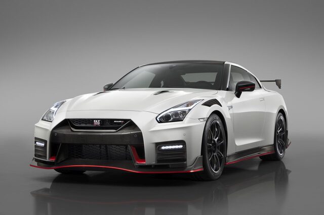 2020 Nissan GT-R NISMO 007.jpg