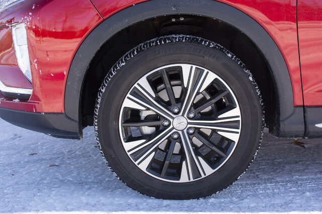 2018 Mitsubishi Eclipse Cross SEL S-AWC alloy wheel detail