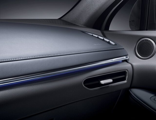 2020 Hyundai Sonata Door Panel Blue Ambient Light Detail