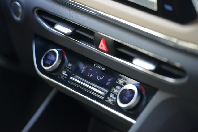 2020 Hyundai Sonata Limited HVAC Climate Control Panel