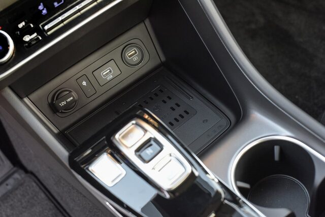2020 Hyundai Sonata Limited Center Console USB and Wireless Charging