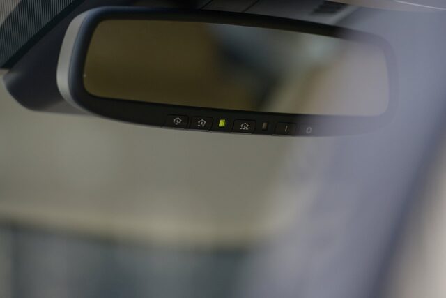 2020 Hyundai Sonata auto-dimming rearview mirror with HomeLink buttons