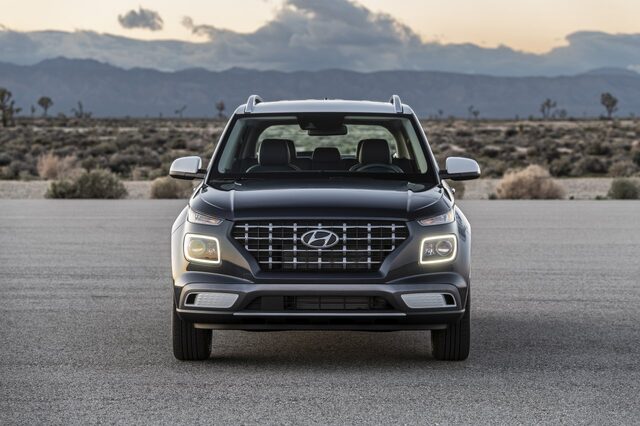 2020 Hyundai Venue SEL front straight-on view [desert dusk]