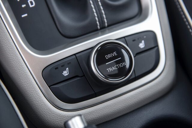 2020 Hyundai Venue SEL drive mode and traction control dial