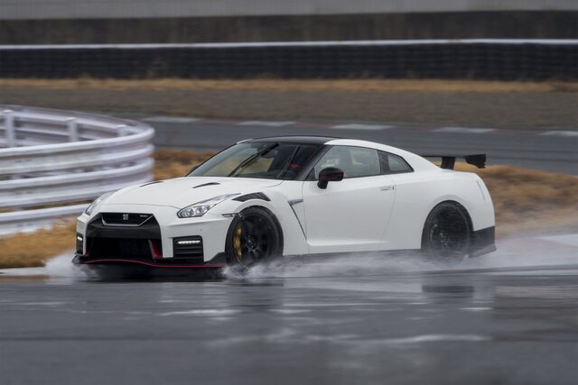 2020 Nissan GT-R NISMO 005.jpg