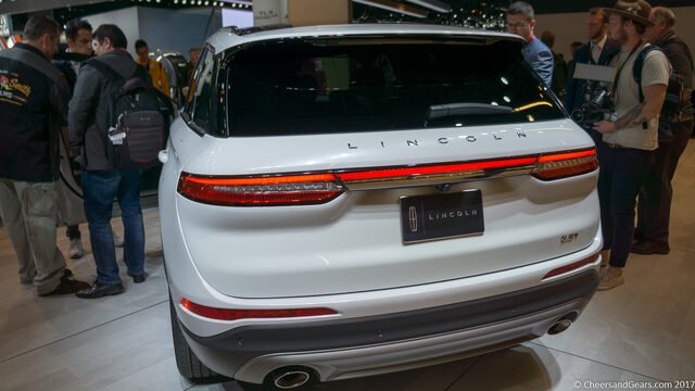 2020 Lincoln Corsair [rear view, press photographers]