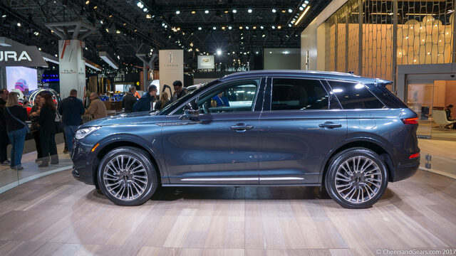 2020 Lincoln Corsair Reserve [side profile, NY Auto Show]