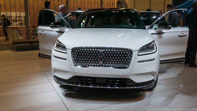 2020 Lincoln Corsair [front view, doors open, NY Auto Show]