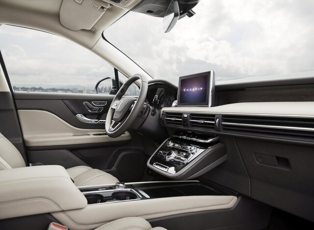 2020 Lincoln Corsair Reserve [interior driver view, press photo]