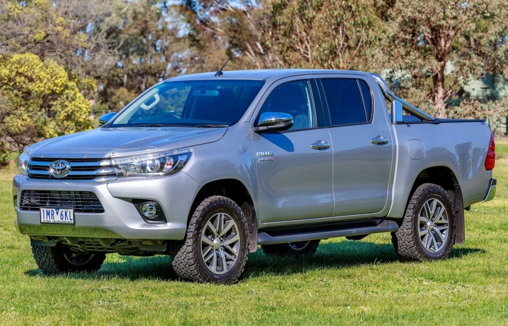 1920px-2018_Toyota_Hilux_SR5_Double_Cab_2.8-litre_turbo-diesel.jpg