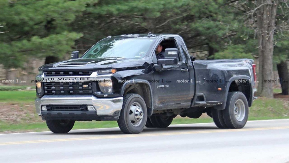 chevrolet-silverado-single-cab-dually-spy-shots.jpg