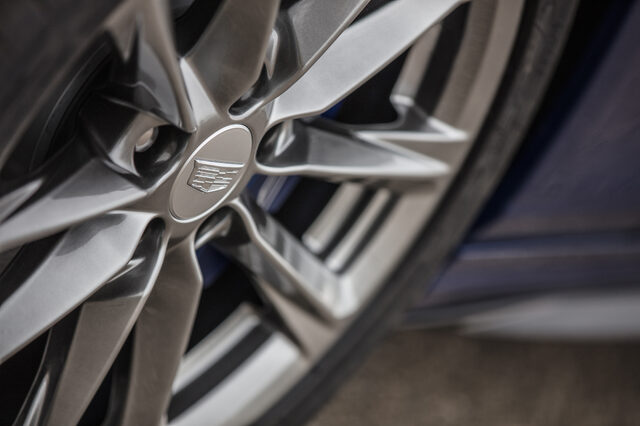 2020 Cadillac CT4-V wheel with Cadillac crest center cap close-up