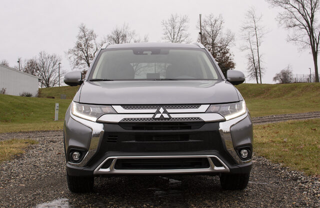 2019 Mitsubishi Outlander SEL S-AWC front fascia with Dynamic Shield grille