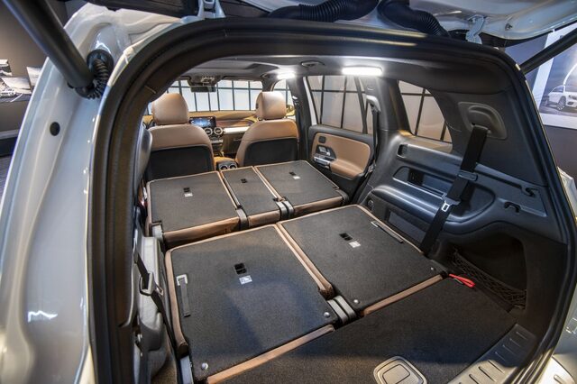 2020 Mercedes-Benz GLB 250 011.jpg