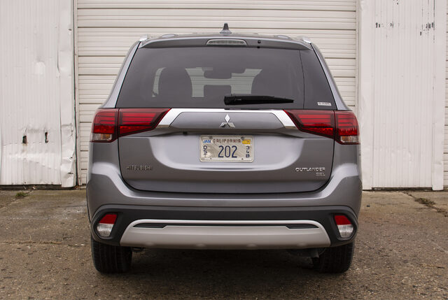 2019 Mitsubishi Outlander SEL S-AWC rear view with chrome tailgate trim
