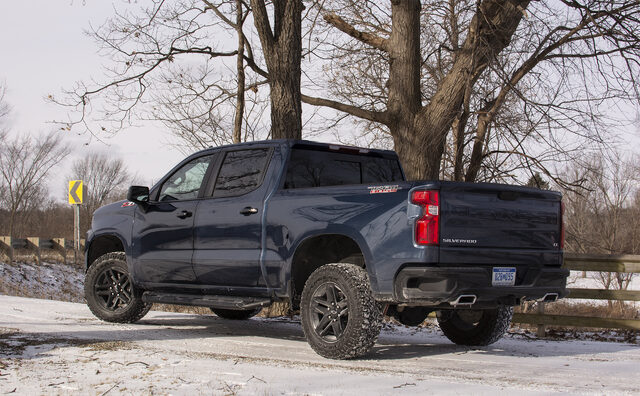 2019 Chevrolet Silverado 1500 Z71 rear three-quarter view