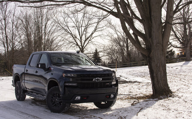 2019 Chevrolet Silverado 1500 Z71 front three-quarter view