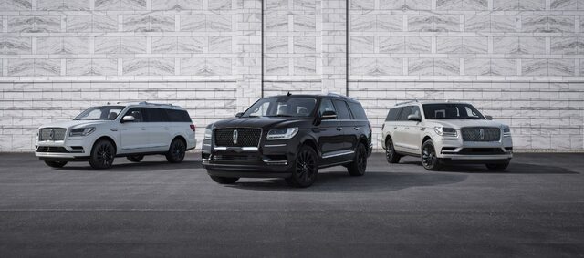 2020 Lincoln Navigator Monochromatic 003.jpg