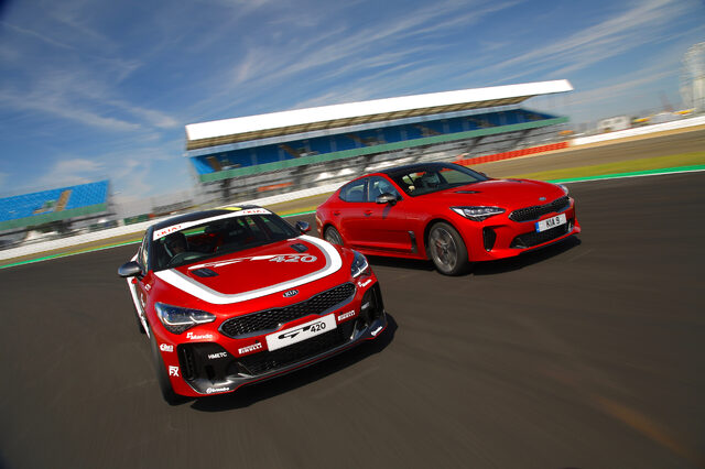 12867-KiaStingerGT420-TrackDay.jpg