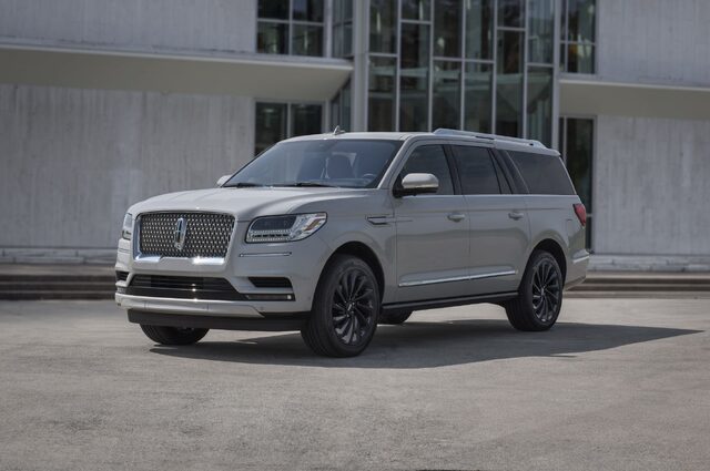 2020 Lincoln Navigator Monochromatic 004.jpg