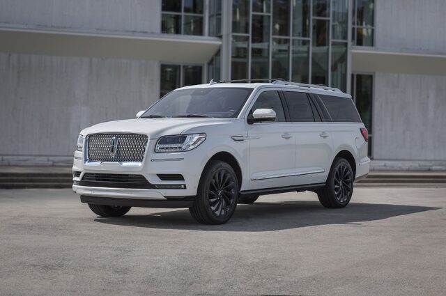 2020 Lincoln Navigator Monochromatic 005.jpg