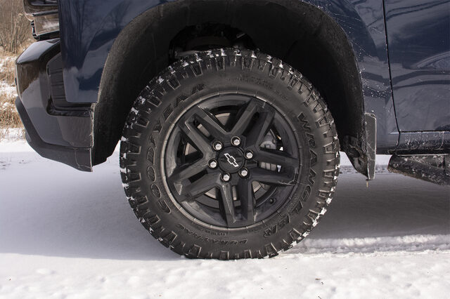 2019 Chevrolet Silverado 1500 Z71 wheel and tire detail