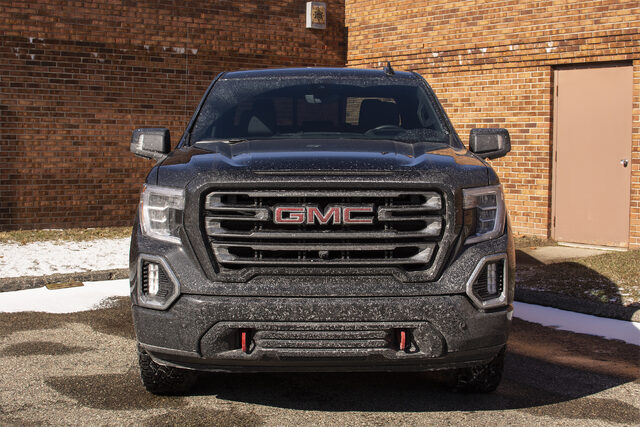2019 GMC Sierra 1500 AT4 front view